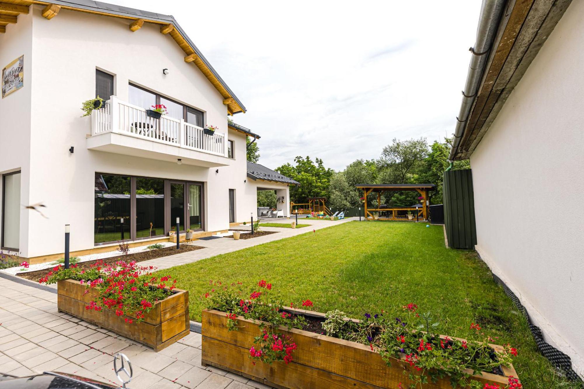 Ioanaguesthouse Turda Exterior photo